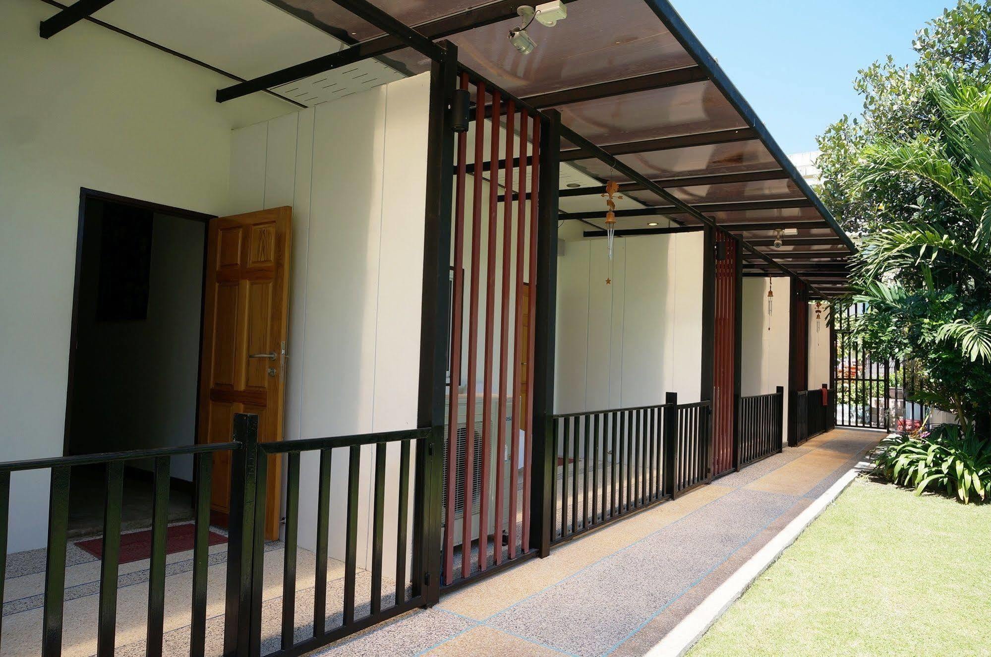 N.P. House Hua Hin Hotel Exterior photo