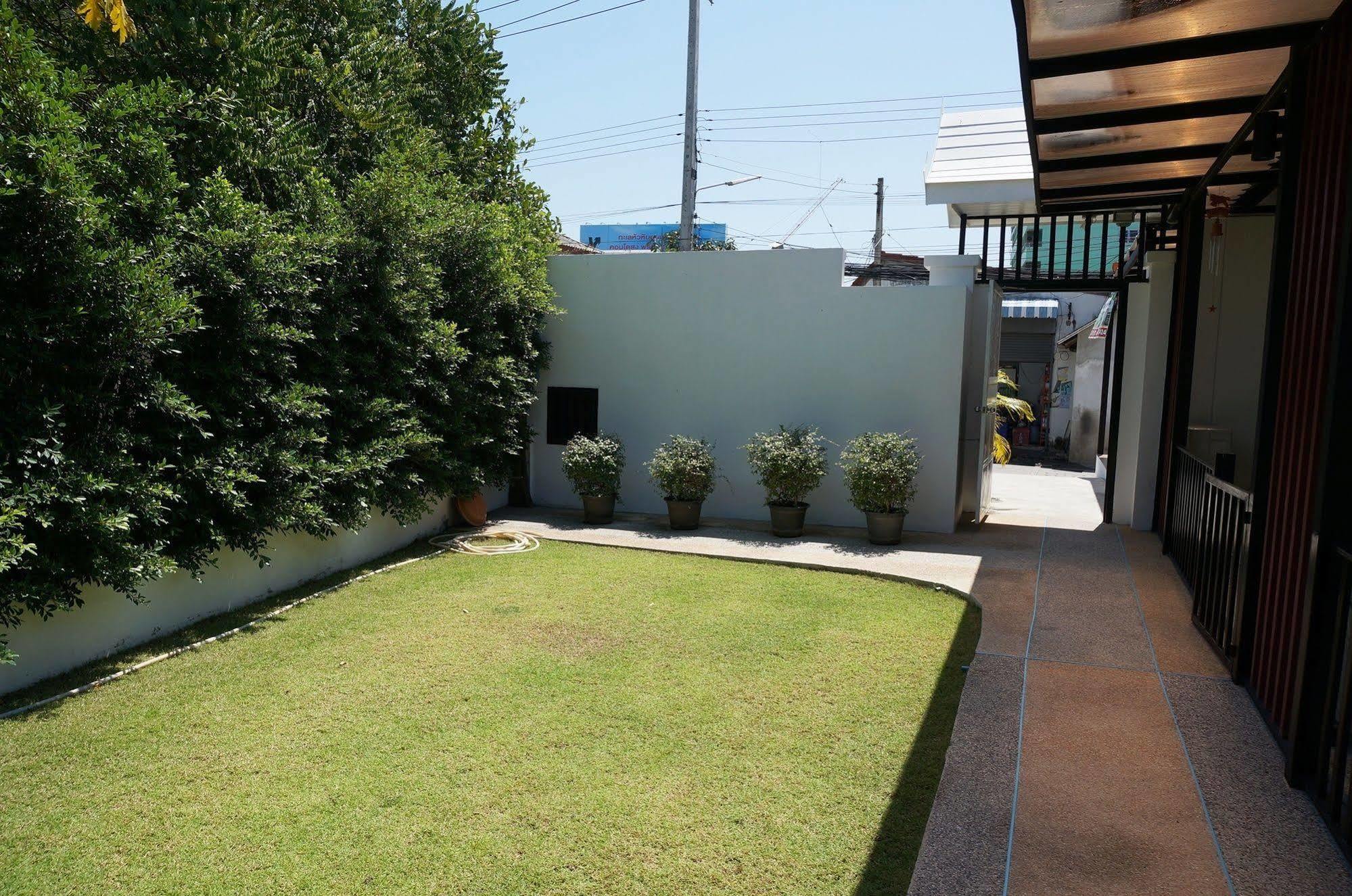 N.P. House Hua Hin Hotel Exterior photo